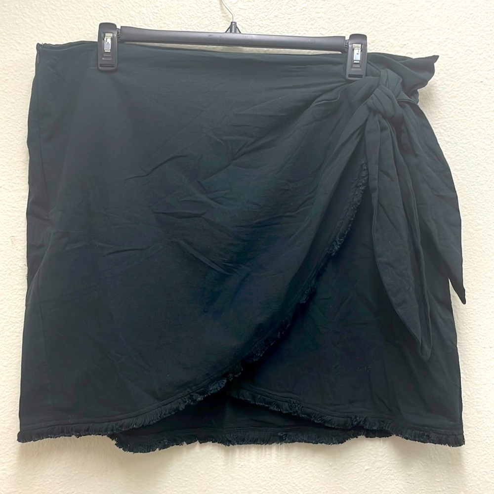 Sz 3x - NWOT - Black Faux Wrap Skirt - Fringe Hem - Hook & Eye + Zipper Close